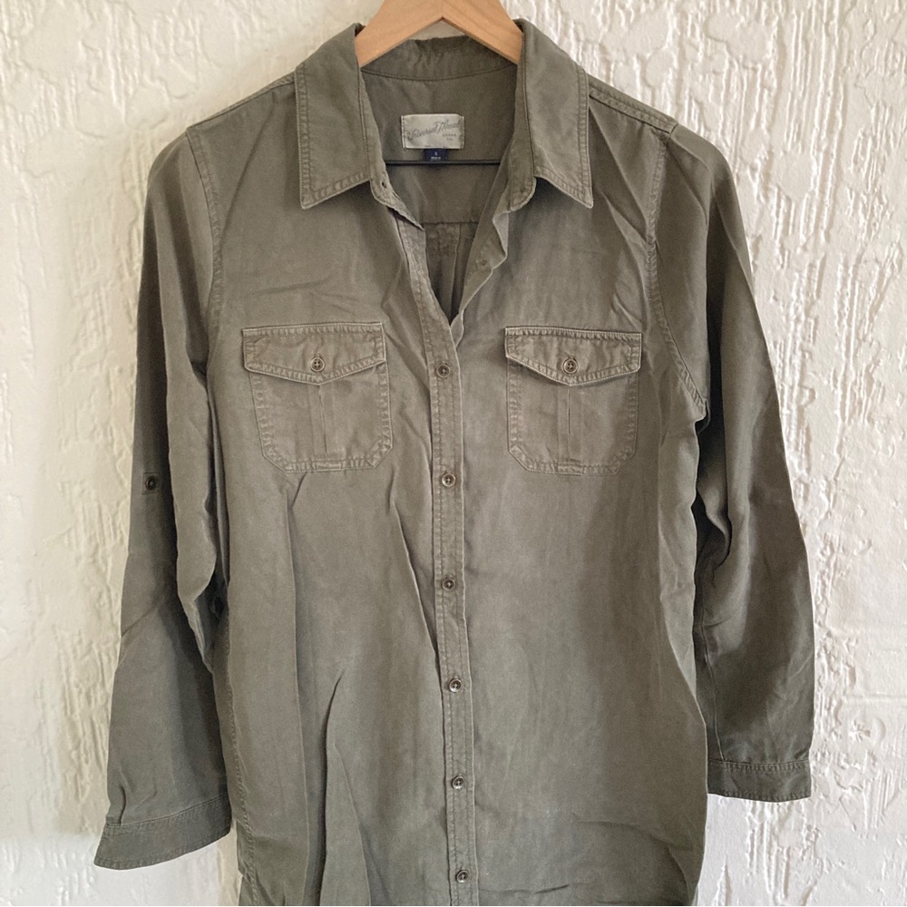Universal Thread Army Green Button Down Shirt Dre… - image 2